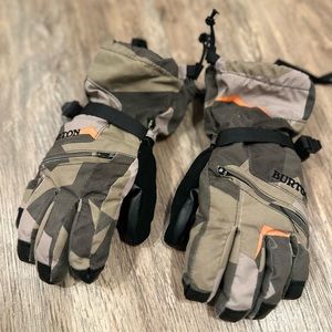 Burton boys camo ski/board gloves